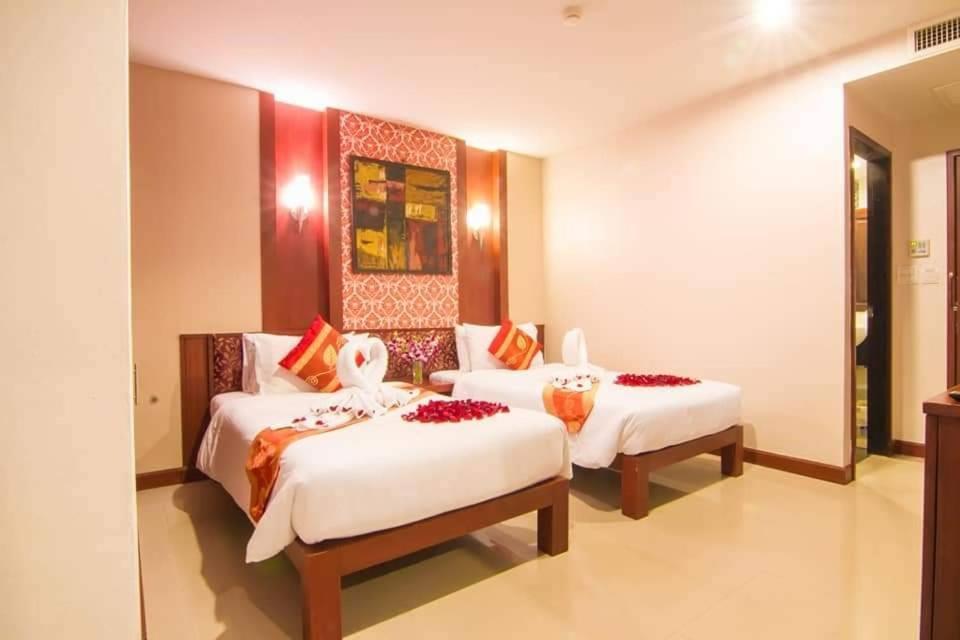Patong Hemingways Hotel Exterior photo